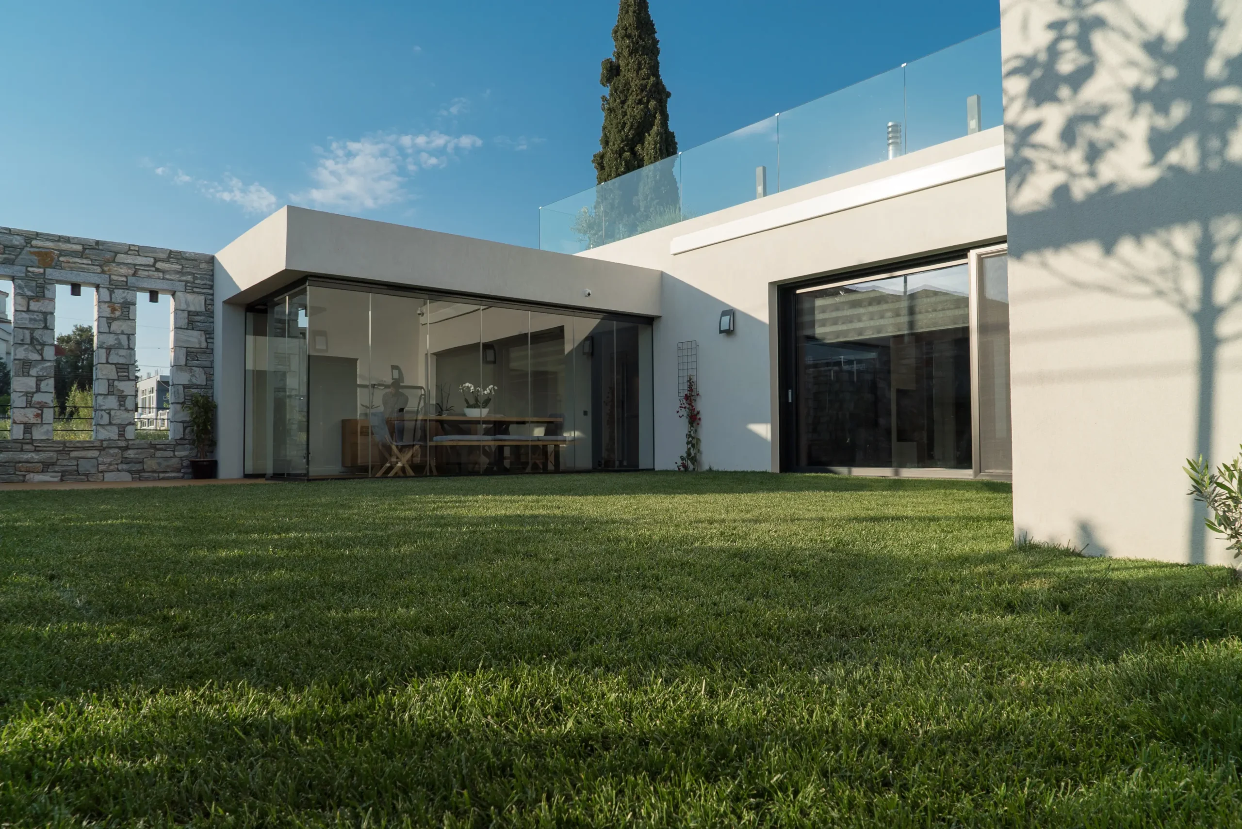 Front view of a house with garden in Nea Ionia by XG Group of Engineers